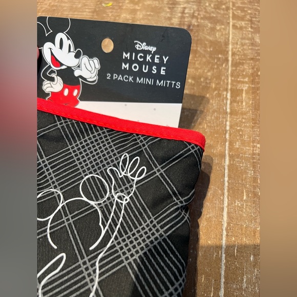 Disney 2PK Mini Oven Mitts Mickey & Minnie Kitchen Red & Black NWT - Picture 2 of 4